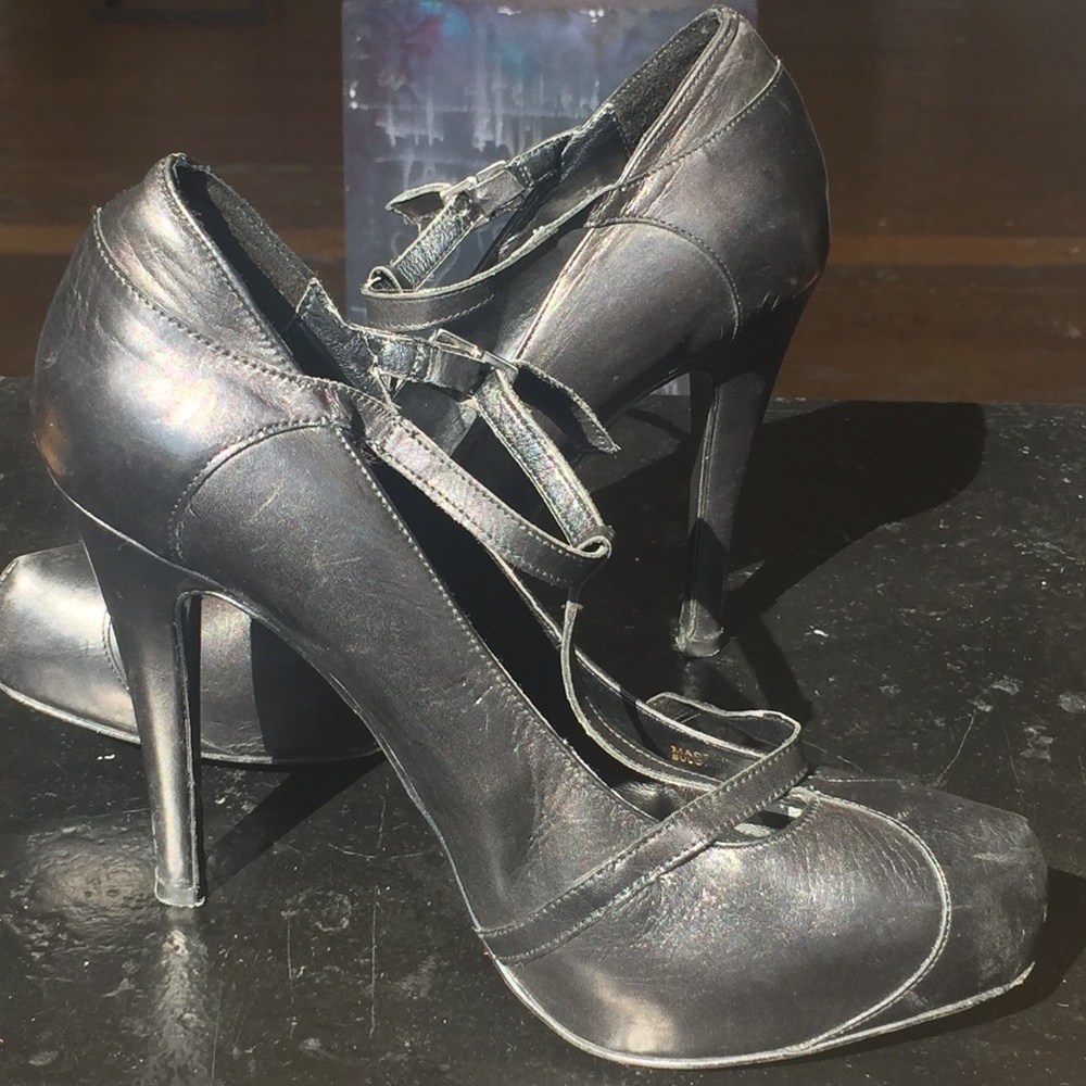 Black leather t-bar stilettos - Picture 4 of 5